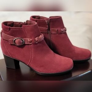 Clark's Bendables Shoes, Burgundy/Wine. Women's size 7M. Suede Leather